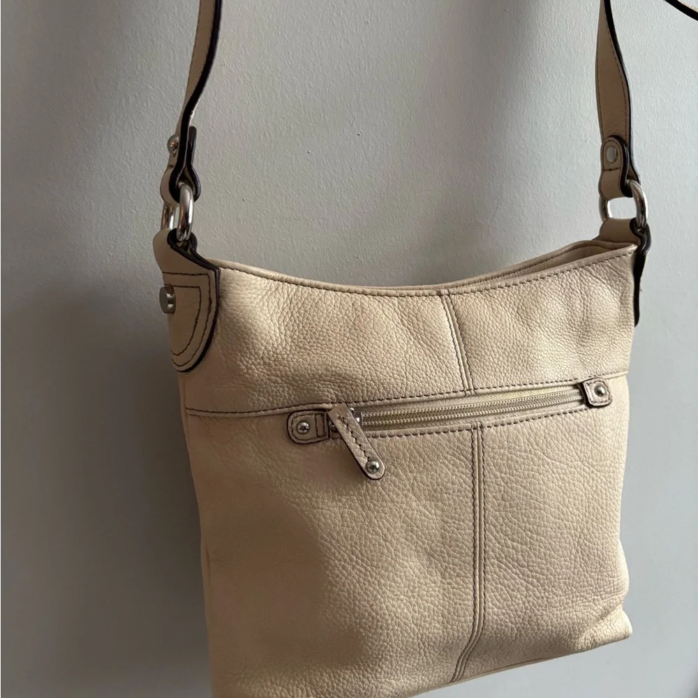 Tignanello Cream Leather Shoulder Bag - Picture 5 of 16